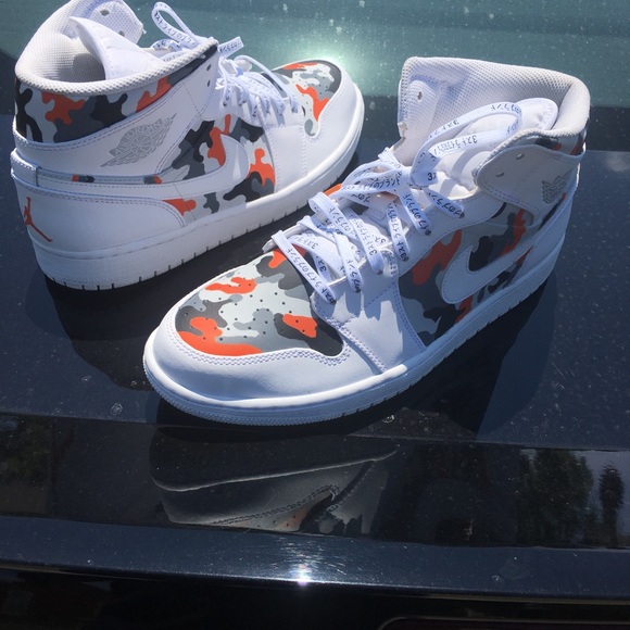 Custom camo jordan 1’s - Picture 3 of 8